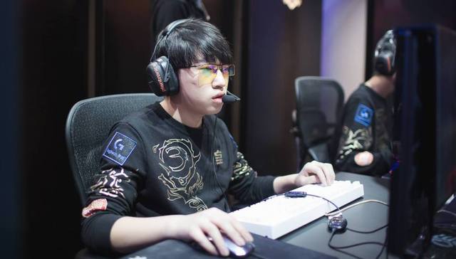 旧星光熠熠 旧星光熠熠